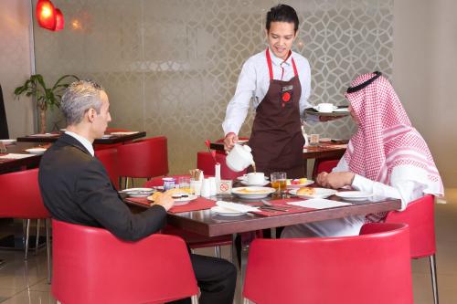 Restoran, Ibis Riyadh Olaya Street Hotel in Riyadh Restoran, Ibis Riyadh Olaya Street Hotel in Riyadh