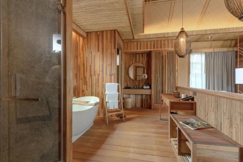 Bathroom, Venice Krabi Villa Resort in Ao Num Mao Bay Bathroom, Venice Krabi Villa Resort in Ao Num Mao Bay