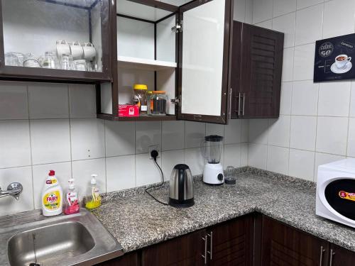 Al Ain Host near Al Falah Plaza Al Ain Host near Al Falah Plaza