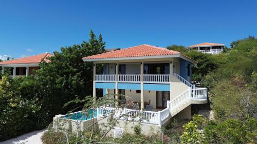 Dushi Sunset at Coral Estate Luxury Resort in Willibrordus Dushi Sunset at Coral Estate Luxury Resort in Willibrordus