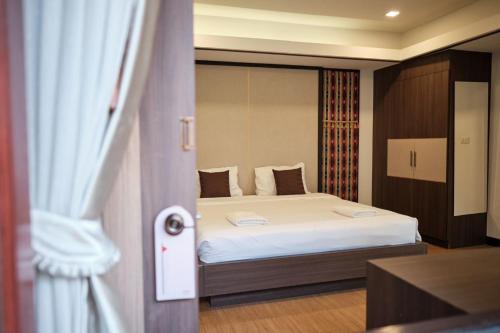 Bed, Chorlada Lanna Hotel in Chang Khlan Bed, Chorlada Lanna Hotel in Chang Khlan