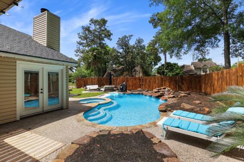Woodbridge Bungalow - Private Villa Near IAH - Pool in Kingwood Woodbridge Bungalow - Private Villa Near IAH - Pool in Kingwood