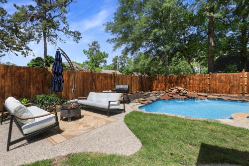 Woodbridge Bungalow - Private Villa Near IAH - Pool in Kingwood Woodbridge Bungalow - Private Villa Near IAH - Pool in Kingwood