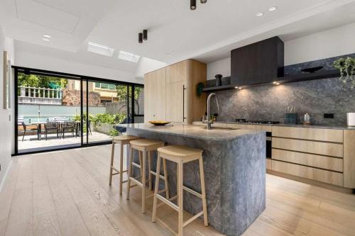 kuhinja, Beautiful Holiday Home w Private Terrace in Glebe kuhinja, Beautiful Holiday Home w Private Terrace in Glebe