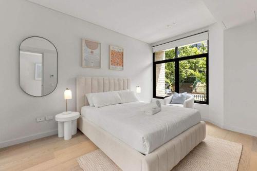 Beautiful Holiday Home w Private Terrace in Glebe Beautiful Holiday Home w Private Terrace in Glebe