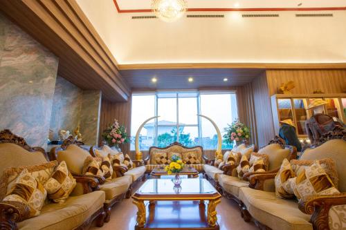 Thongtarin Hotel in Surin Thongtarin Hotel in Surin