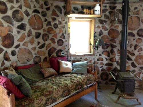 Magical Off-Grid Cottage Rental for Weekend Getaways in Upstate NY in Malone (NY) Magical Off-Grid Cottage Rental for Weekend Getaways in Upstate NY in Malone (NY)
