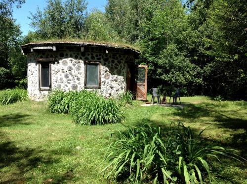 Magical Off-Grid Cottage Rental for Weekend Getaways in Upstate NY in Malone (NY) Magical Off-Grid Cottage Rental for Weekend Getaways in Upstate NY in Malone (NY)