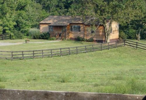 Charming Cottage Overlooking Gorgeous Citation Bass and Bream Pond near Charlottesville in Gordonsville (Virginia) Charming Cottage Overlooking Gorgeous Citation Bass and Bream Pond near Charlottesville in Gordonsville (Virginia)