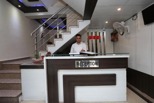 Lobby, Super Collection O R K International Near Gautam Buddha Park in Aminabad Lobby, Super Collection O R K International Near Gautam Buddha Park in Aminabad