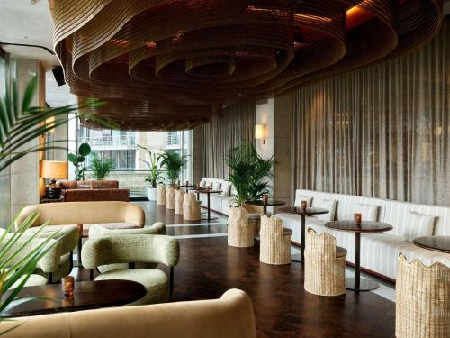 Pub/Lounge, Pullman Quay Grand Sydney Harbour near Sydney Kikötő Híd Pub/Lounge, Pullman Quay Grand Sydney Harbour near Sydney Kikötő Híd