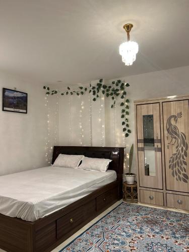 Cozy Room with Stunning Nightview Rooftop! in كالانكي Cozy Room with Stunning Nightview Rooftop! in كالانكي