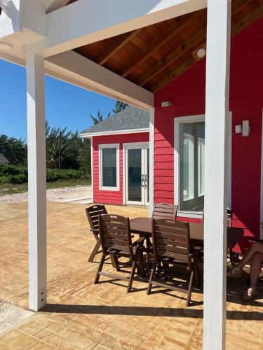 Instalaciones, Jolly Rancher Exuma 5 bed 6 bath multi family in George Town Instalaciones, Jolly Rancher Exuma 5 bed 6 bath multi family in George Town
