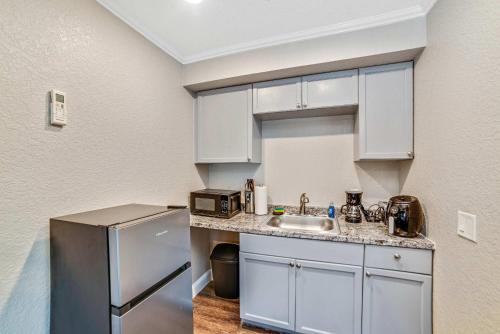 Konyha, Sunny Studio Sleeps 4 Near Crystal River in Homosassa (Florida) Konyha, Sunny Studio Sleeps 4 Near Crystal River in Homosassa (Florida)
