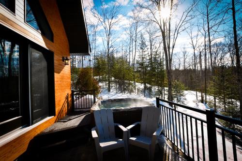 陽台/露台, Chalets Évasion avec spa et foyer au bois (Chalets Evasion avec spa et foyer au bois) in 安特雷克斯(QC) 陽台/露台, Chalets Évasion avec spa et foyer au bois (Chalets Evasion avec spa et foyer au bois) in 安特雷克斯(QC)