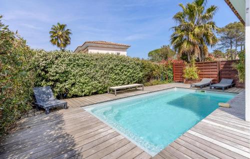 Piscine, Nice Home In Saint Raphael in Vallon du Mal Temps Piscine, Nice Home In Saint Raphael in Vallon du Mal Temps