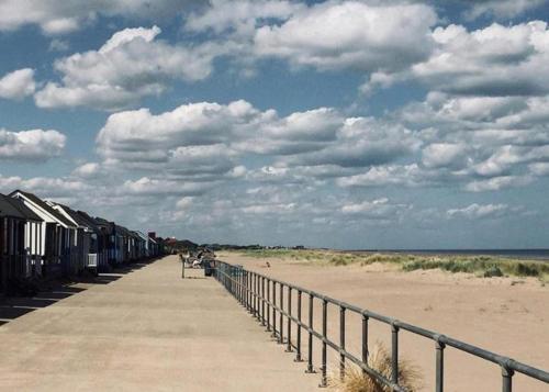 Tranquil Equestrian Escape - Sleeps 2 in Mablethorpe Tranquil Equestrian Escape - Sleeps 2 in Mablethorpe