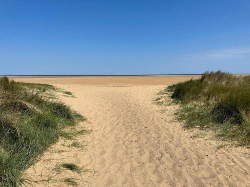 Tranquil Equestrian Escape - Sleeps 2 in Mablethorpe Tranquil Equestrian Escape - Sleeps 2 in Mablethorpe