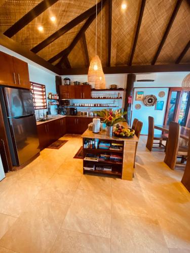 Private Oceanfront Fijian Villa Sleeps 8 in Malolo Sziget Private Oceanfront Fijian Villa Sleeps 8 in Malolo Sziget