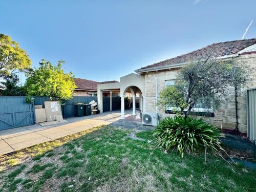 Comfy family home-15 mins to CBD & beach in Richmond Comfy family home-15 mins to CBD & beach in Richmond