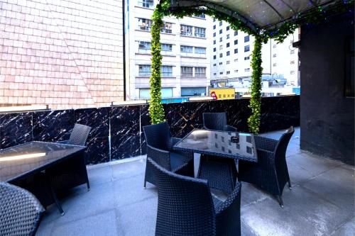 Balcony/terrace, 陽光賓館 in Ho Man Tin Balcony/terrace, 陽光賓館 in Ho Man Tin
