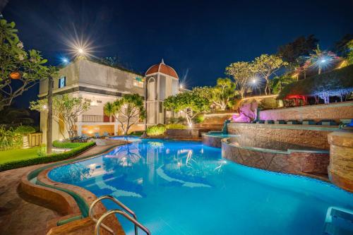 Swimming pool, Green Oasis Nha Trang Resort in Vinh Luong Swimming pool, Green Oasis Nha Trang Resort in Vinh Luong