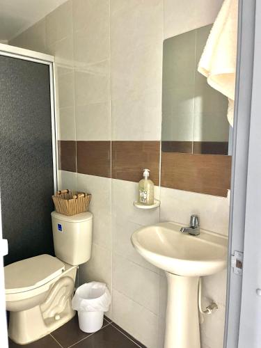Bathroom, Apartamento Familiar con ubicacion estrategica in Ibague Bathroom, Apartamento Familiar con ubicacion estrategica in Ibague