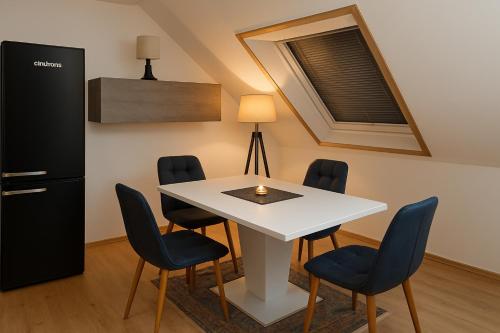 Apartment mit 3 Schlafzimmer für bis zu 6 Personen mit Küche, Waschmaschine, Bad, WiFi, Flat TV usw (Ideal fur Monteure Apartment mit 3 Schlafzimmer fur bis zu 6 Personen mit Kuche, Waschmaschine, Bad,) in 德里慈 Apartment mit 3 Schlafzimmer für bis zu 6 Personen mit Küche, Waschmaschine, Bad, WiFi, Flat TV usw (Ideal fur Monteure Apartment mit 3 Schlafzimmer fur bis zu 6 Personen mit Kuche, Waschmaschine, Bad,) in 德里慈