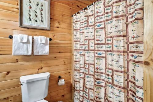 화장실, Trout and About Forge Cabin Hot Tub in 마운트 자이언 화장실, Trout and About Forge Cabin Hot Tub in 마운트 자이언