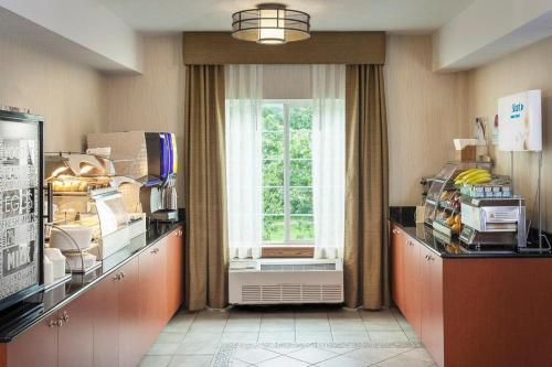 Food and beverages, Wyndham Garden Anchorage Airport in Anchorage (AK) Food and beverages, Wyndham Garden Anchorage Airport in Anchorage (AK)