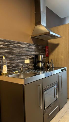 مطبخ, فندق لا لوف (Hotel La Louve) in La Louviere مطبخ, فندق لا لوف (Hotel La Louve) in La Louviere