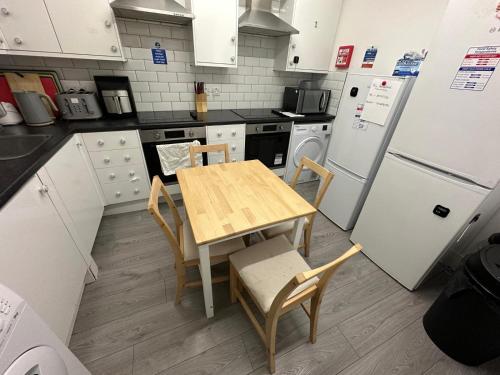 Facilities, Douglas Home in Greater London North West Facilities, Douglas Home in Greater London North West