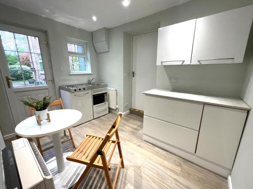 Konyha, Cosy 1 bed Home Opposite Addenbrookes Hospital - Free Parking in Red Cross Konyha, Cosy 1 bed Home Opposite Addenbrookes Hospital - Free Parking in Red Cross