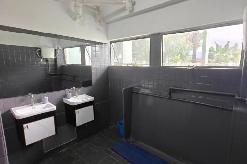 Bathroom, Makotel Hostel Ipoh near Ipoh Tourist Information Centre Bathroom, Makotel Hostel Ipoh near Ipoh Tourist Information Centre
