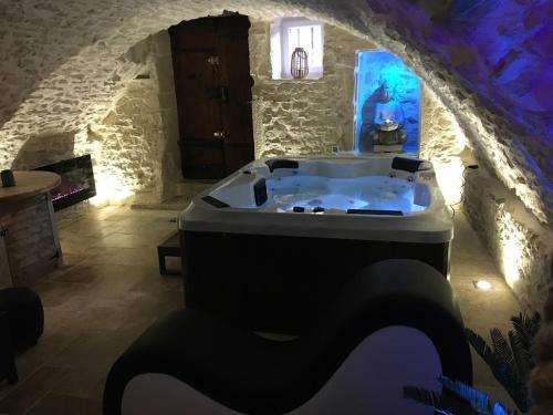 Pezsgőfürdő, Les Secrets de l'Isle in L'Isle-d'Abeau Pezsgőfürdő, Les Secrets de l'Isle in L'Isle-d'Abeau
