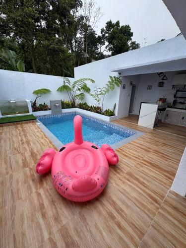Swimming pool, SunSet Lawu Kemuning, Villa, Full House 3 Bed, Free BBQ, Free Float Light Breakfast near Cetho Temple Swimming pool, SunSet Lawu Kemuning, Villa, Full House 3 Bed, Free BBQ, Free Float Light Breakfast near Cetho Temple