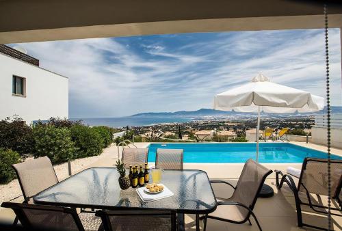 泳池, Villa Tavrou Dyo - Luxury 3 Bedroom Latchi Villa With Private Pool - Stunning Sea Views in 奈奥霍里奥 泳池, Villa Tavrou Dyo - Luxury 3 Bedroom Latchi Villa With Private Pool - Stunning Sea Views in 奈奥霍里奥