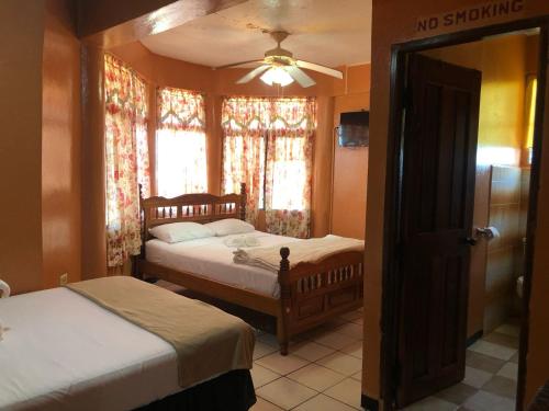 Chaleanor Hotel in Dangriga Chaleanor Hotel in Dangriga
