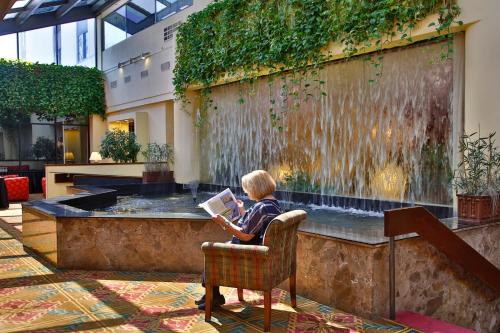 Lobby, Capital Plaza Hotel in Frankfort (KY) Lobby, Capital Plaza Hotel in Frankfort (KY)
