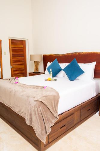 Treasure Beachfront Haven with Pool Villa in Treasure Beach Treasure Beachfront Haven with Pool Villa in Treasure Beach