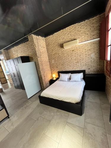 IY Loft 4 - Open Plan Garage Style - Up to 4 people