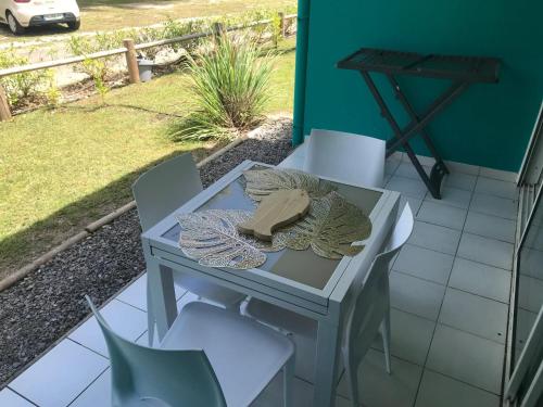 Studio climatisé à Grand-Bourg 20 m² avec piscine (Studio climatise a Grand-Bourg 20 m² avec piscine) in Grande Anse Studio climatisé à Grand-Bourg 20 m² avec piscine (Studio climatise a Grand-Bourg 20 m² avec piscine) in Grande Anse