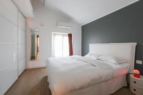 Modern and cosy apt Arco della Pace