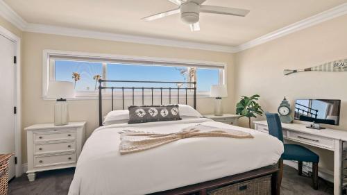 Mission Beach Oceanfront 2BR near Belmont Park Mission Beach Oceanfront 2BR near Belmont Park