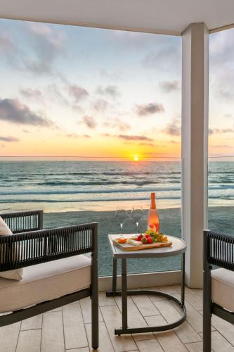 Mission Beach Oceanfront 2BR near Belmont Park Mission Beach Oceanfront 2BR near Belmont Park