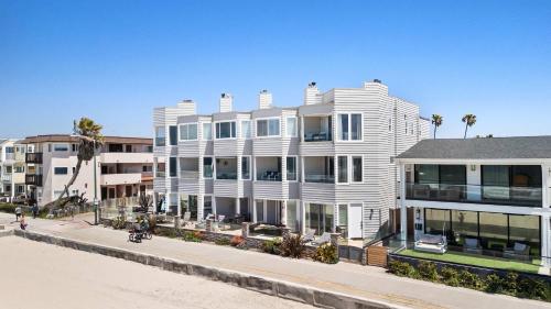 Mission Beach Oceanfront 2BR near Belmont Park Mission Beach Oceanfront 2BR near Belmont Park