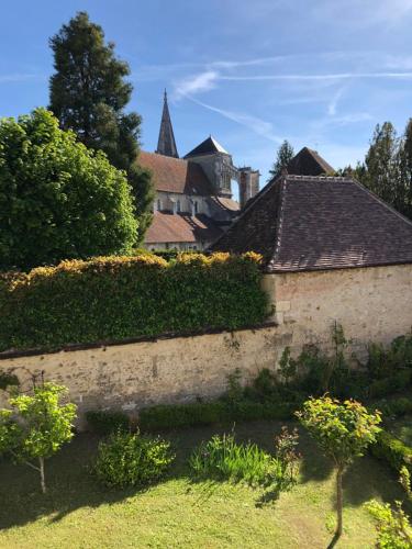 Kert, La Villa Ribière (La Villa Ribiere) in Auxerre Kert, La Villa Ribière (La Villa Ribiere) in Auxerre