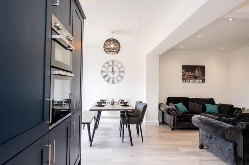 Facilities, Spacious 3-Bed by Beatles Attractions & Transport in Halewood Facilities, Spacious 3-Bed by Beatles Attractions & Transport in Halewood