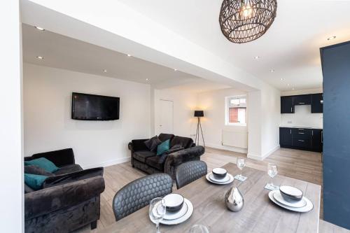 Facilities, Spacious 3-Bed by Beatles Attractions & Transport in Halewood Facilities, Spacious 3-Bed by Beatles Attractions & Transport in Halewood