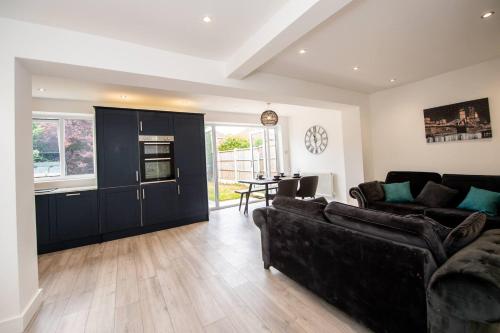 Spacious 3-Bed by Beatles Attractions & Transport in Halewood Spacious 3-Bed by Beatles Attractions & Transport in Halewood